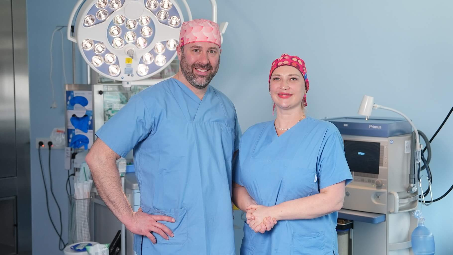 Dr. Anna Lukyanova und Dr. Michael Hambüchen im OP